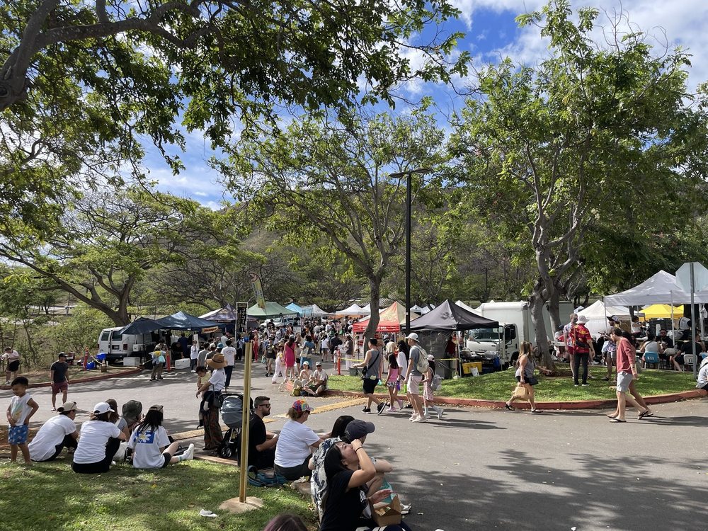 KCC Farmers Market on Oahu with vendors and shoppers
